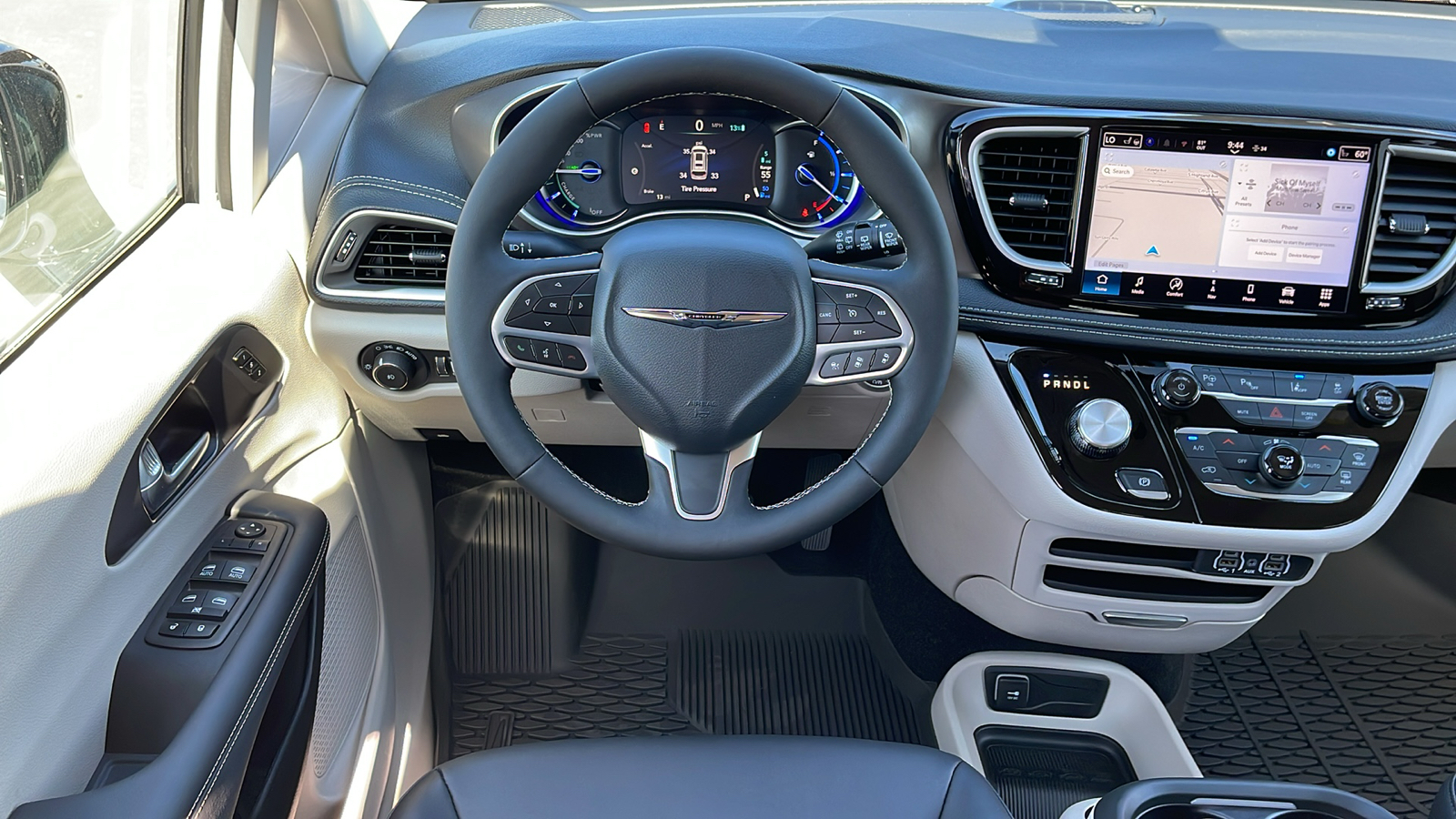 2024 Chrysler Pacifica Hybrid Road Tripper 14