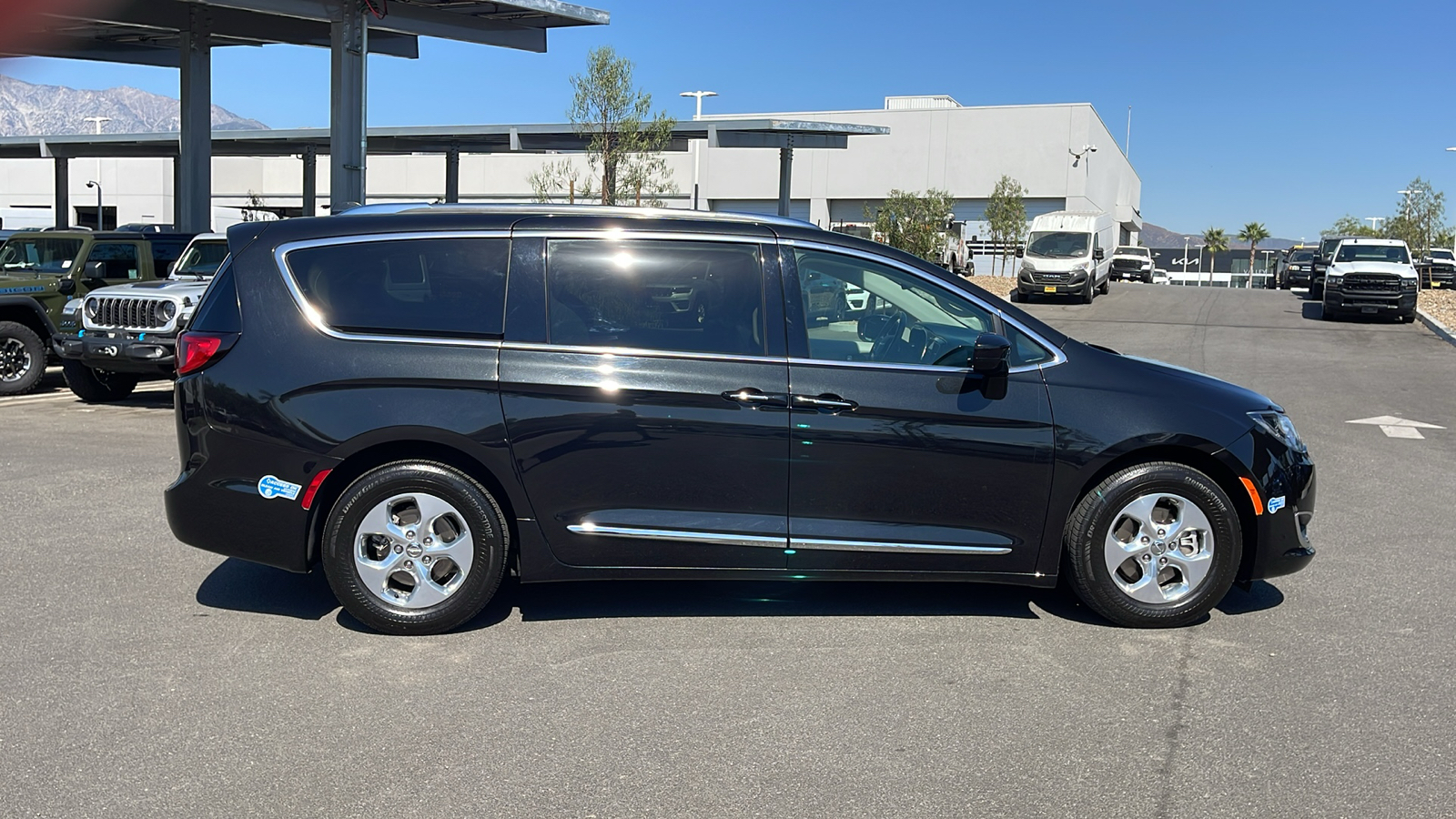 2020 Chrysler Pacifica Hybrid Touring L 6