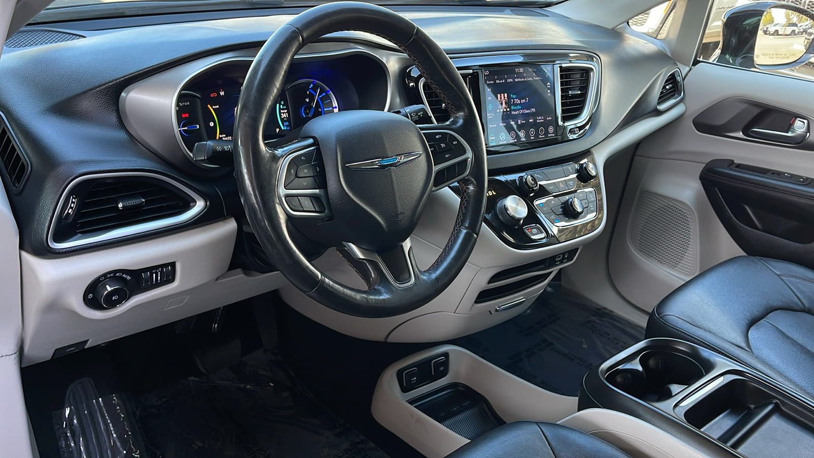 2020 Chrysler Pacifica Hybrid Touring L 9