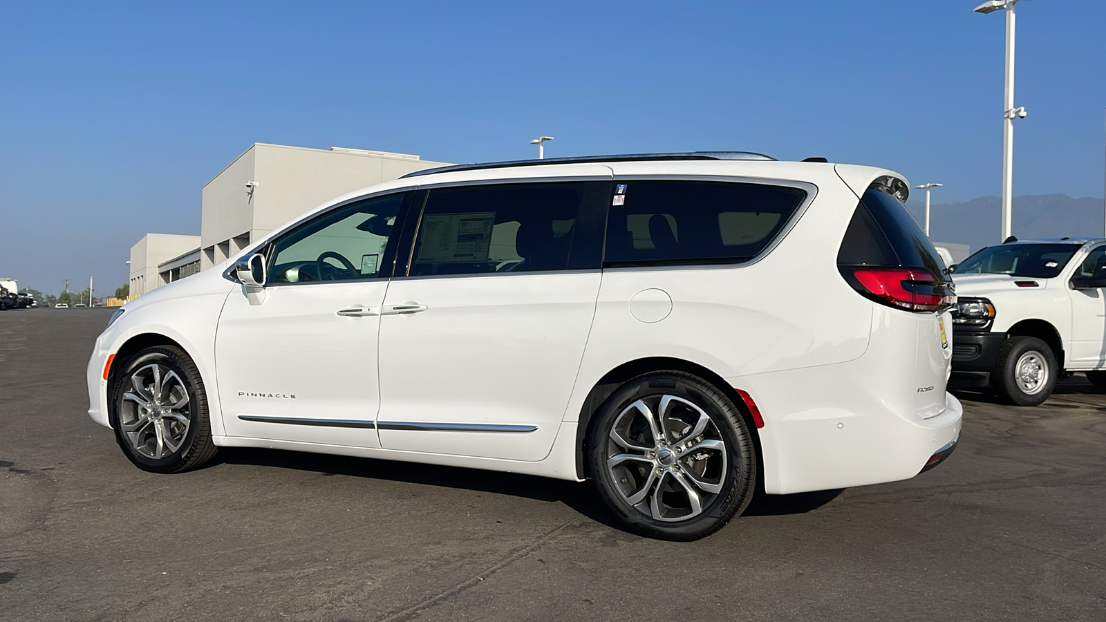 2024 Chrysler Pacifica Pinnacle 3