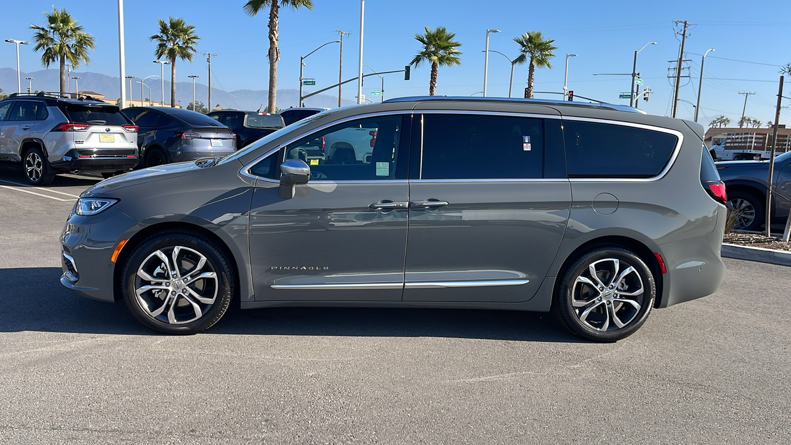 2024 Chrysler Pacifica Pinnacle 2