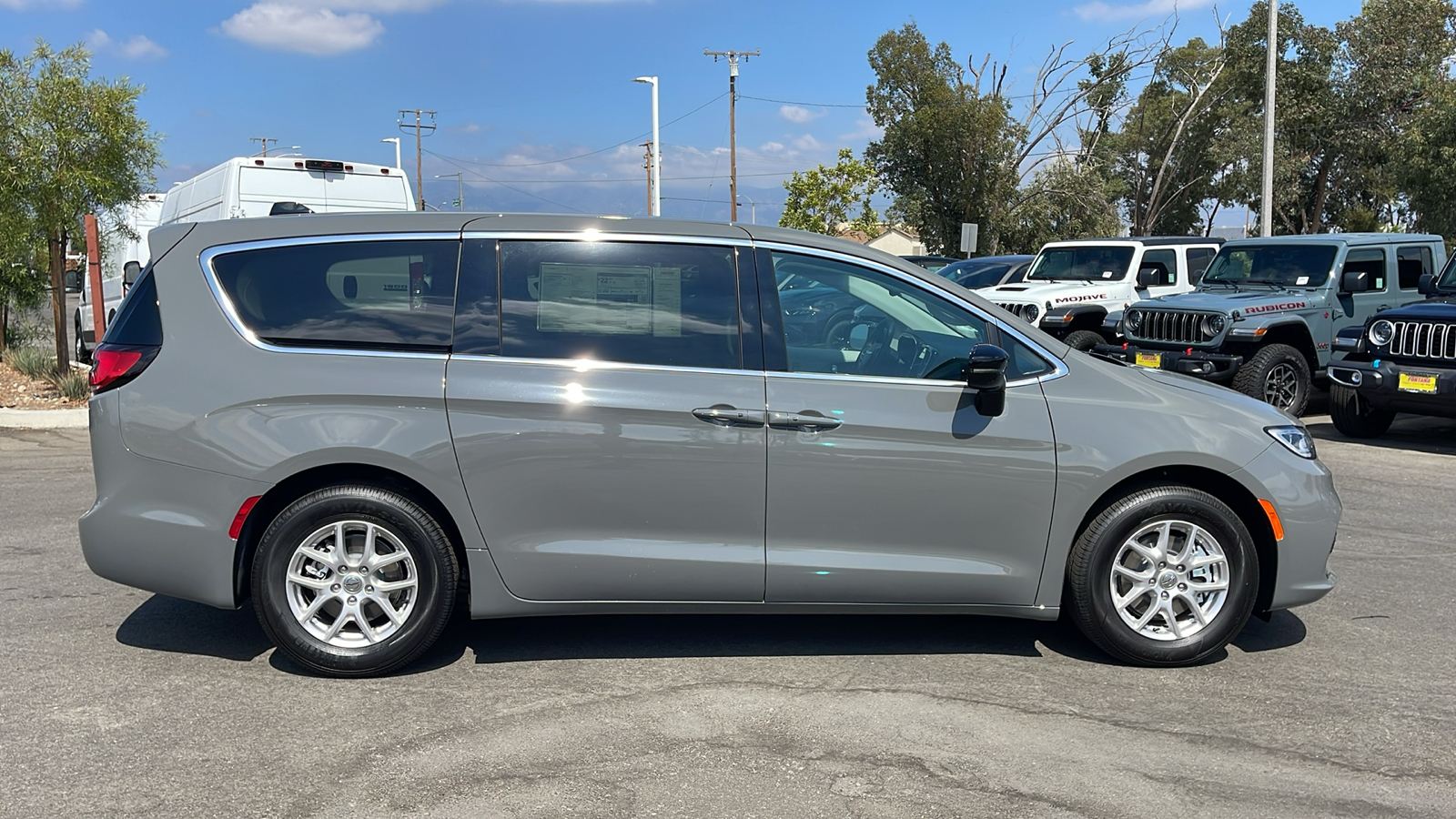 2024 Chrysler Pacifica Touring L 6