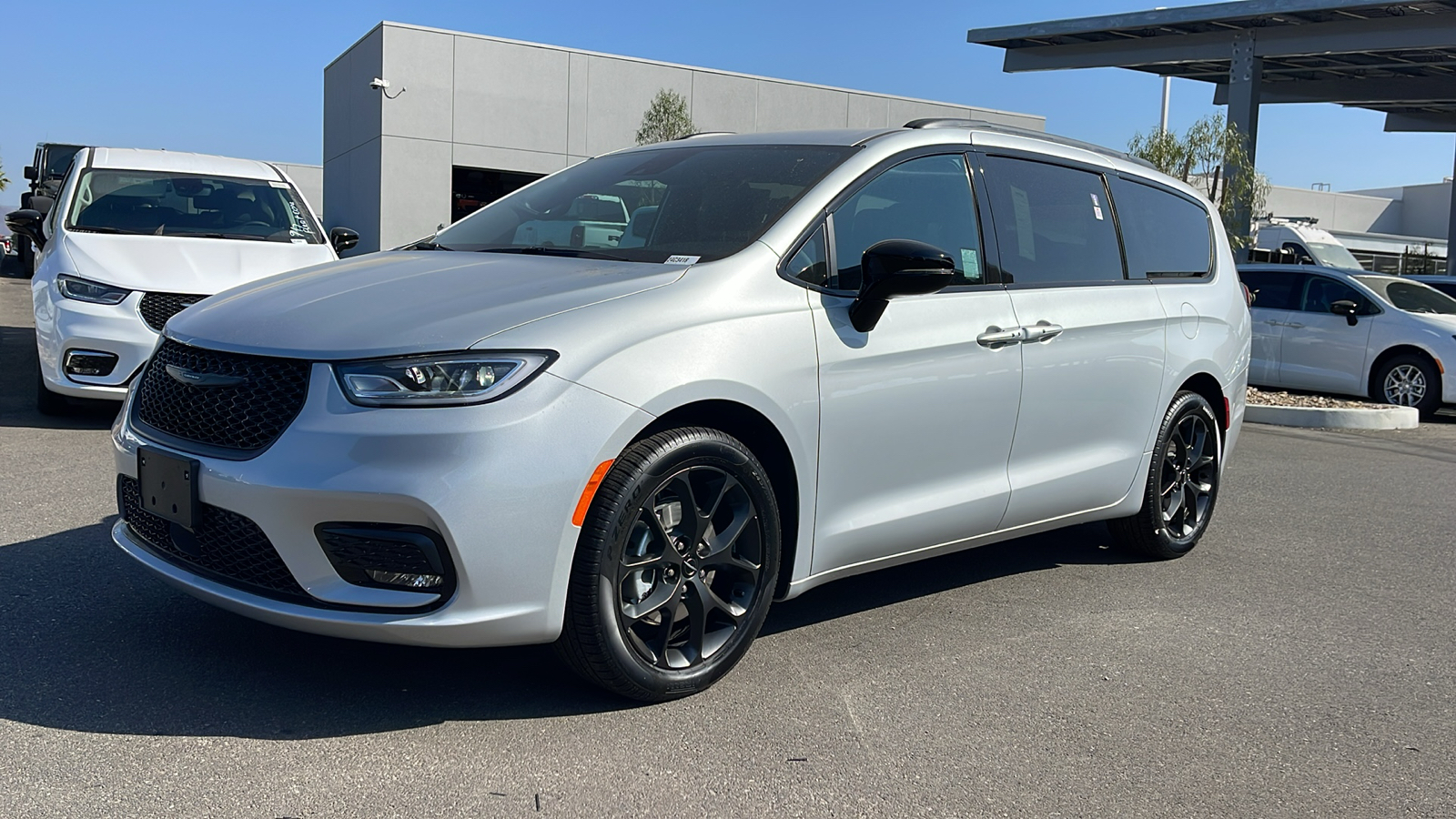 2024 Chrysler Pacifica Touring L 1