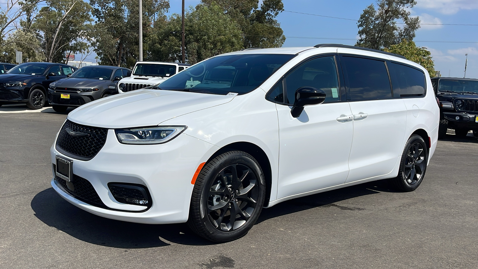 2024 Chrysler Pacifica Touring L 1