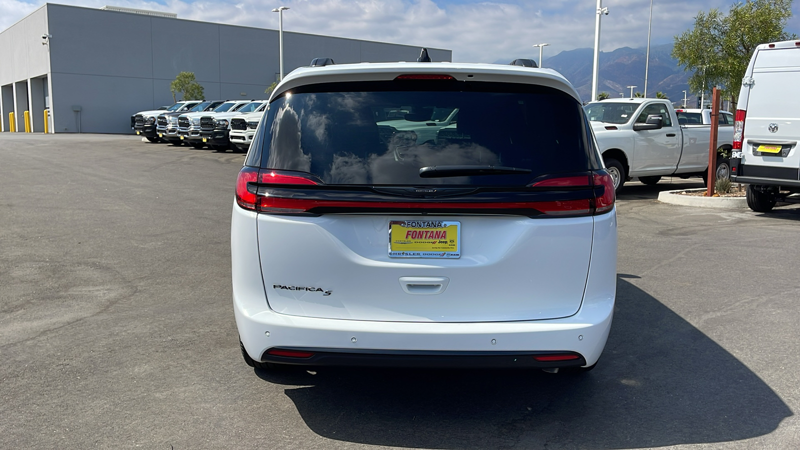 2024 Chrysler Pacifica Touring L 4