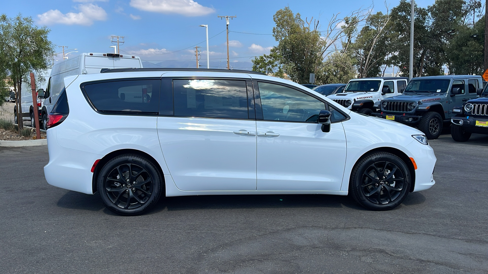 2024 Chrysler Pacifica Touring L 6