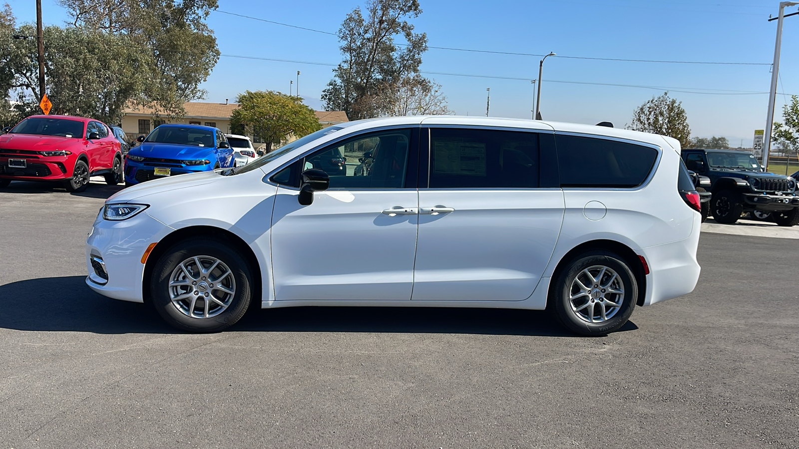 2024 Chrysler Pacifica Touring L 2