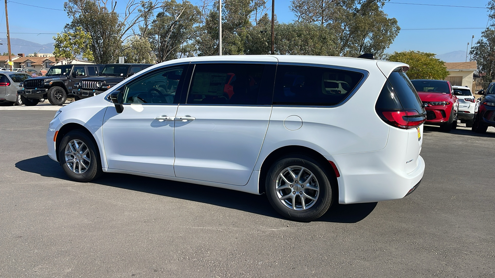 2024 Chrysler Pacifica Touring L 3