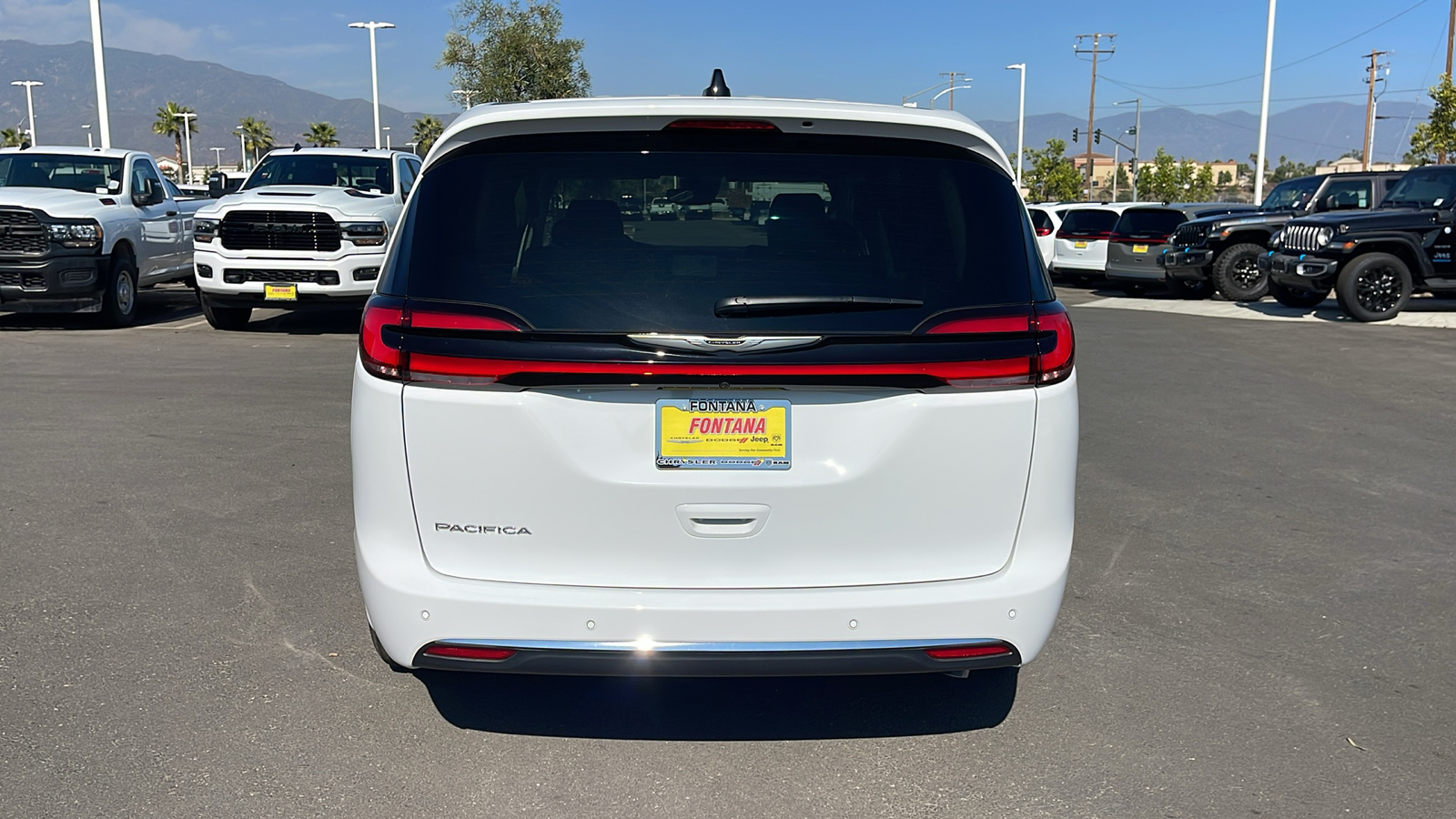 2024 Chrysler Pacifica Touring L 4