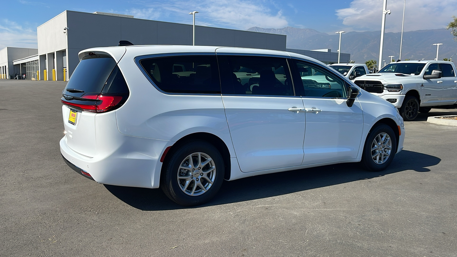 2024 Chrysler Pacifica Touring L 5