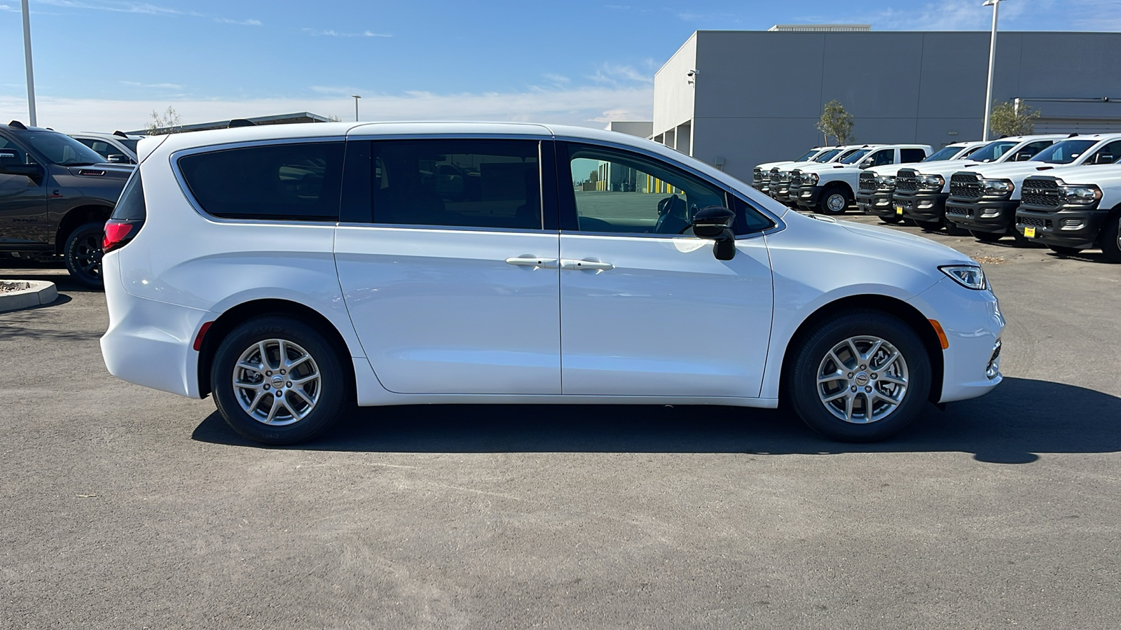 2024 Chrysler Pacifica Touring L 6