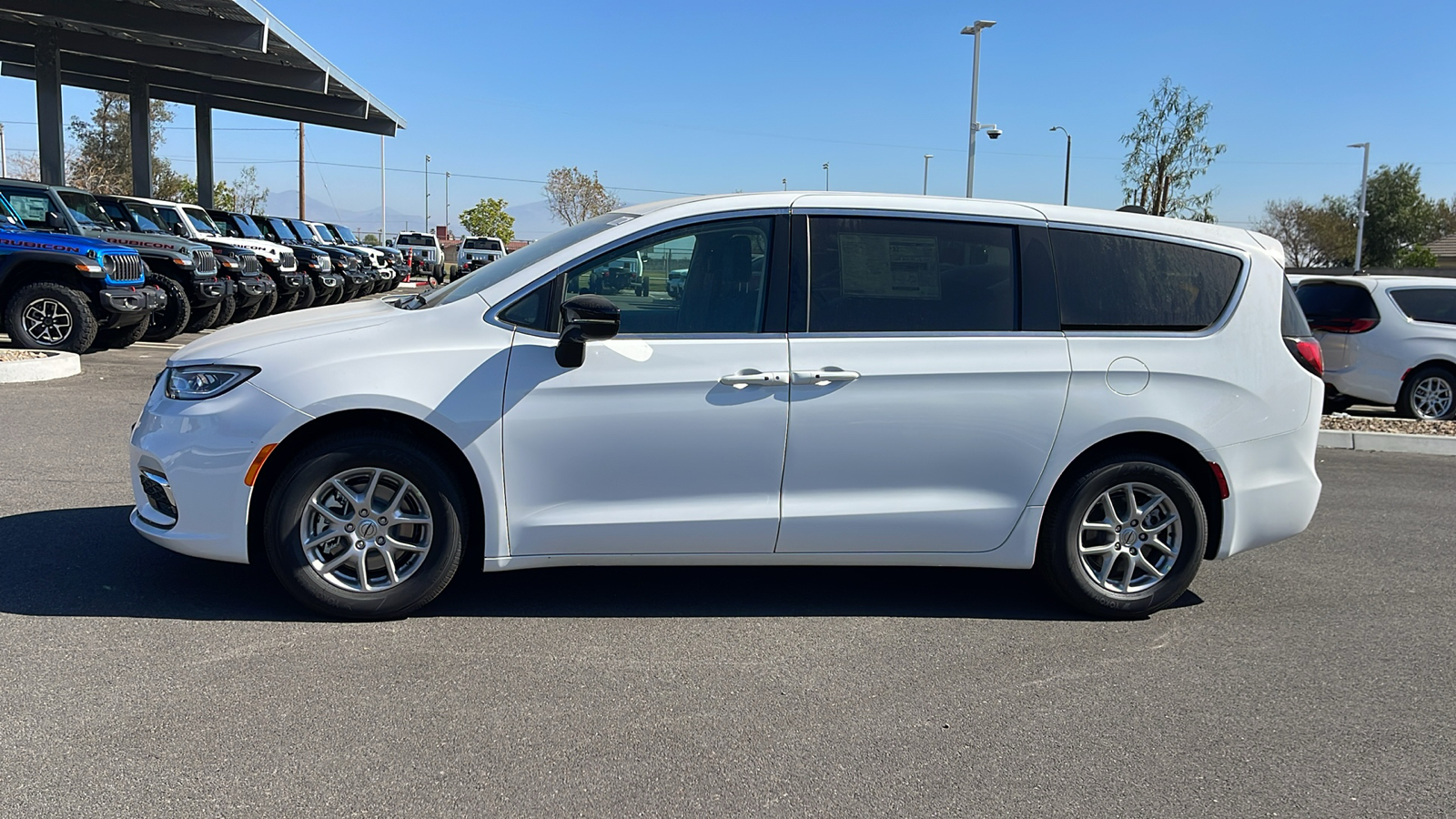 2024 Chrysler Pacifica Touring L 2