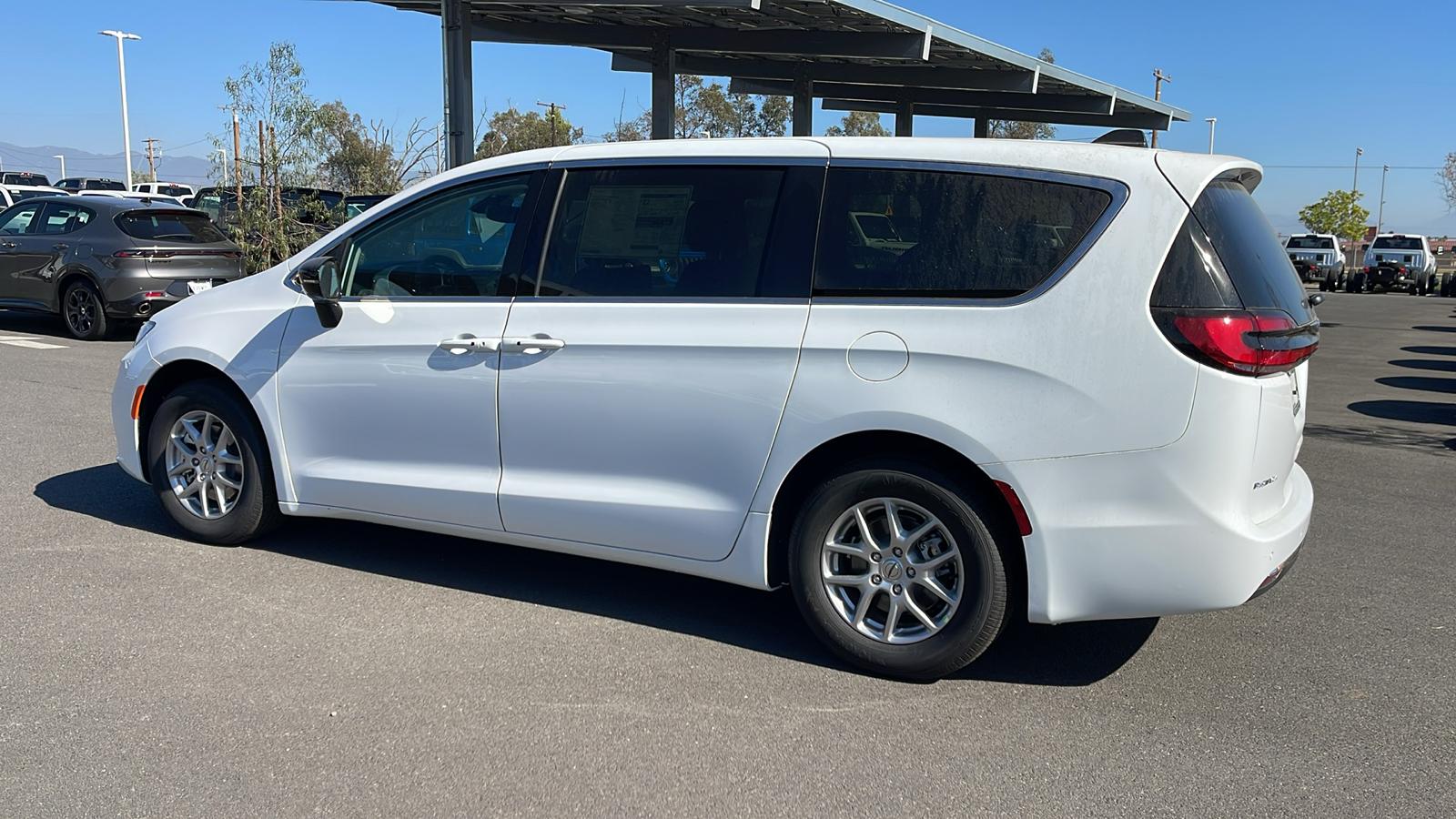 2024 Chrysler Pacifica Touring L 3