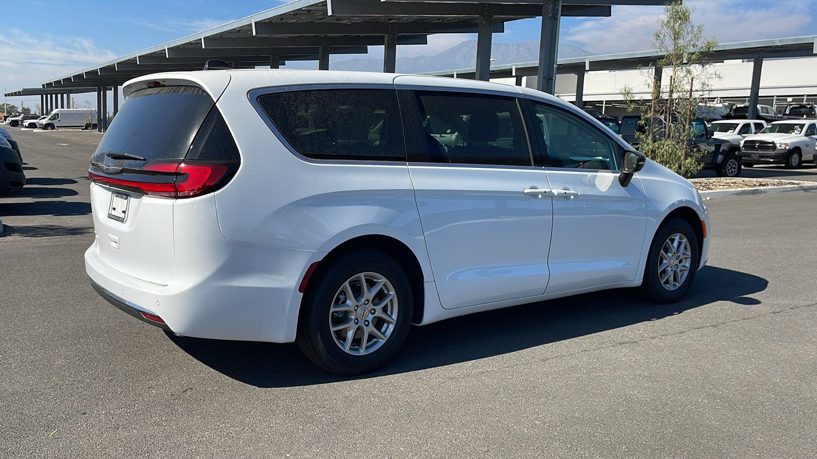 2024 Chrysler Pacifica Touring L 5