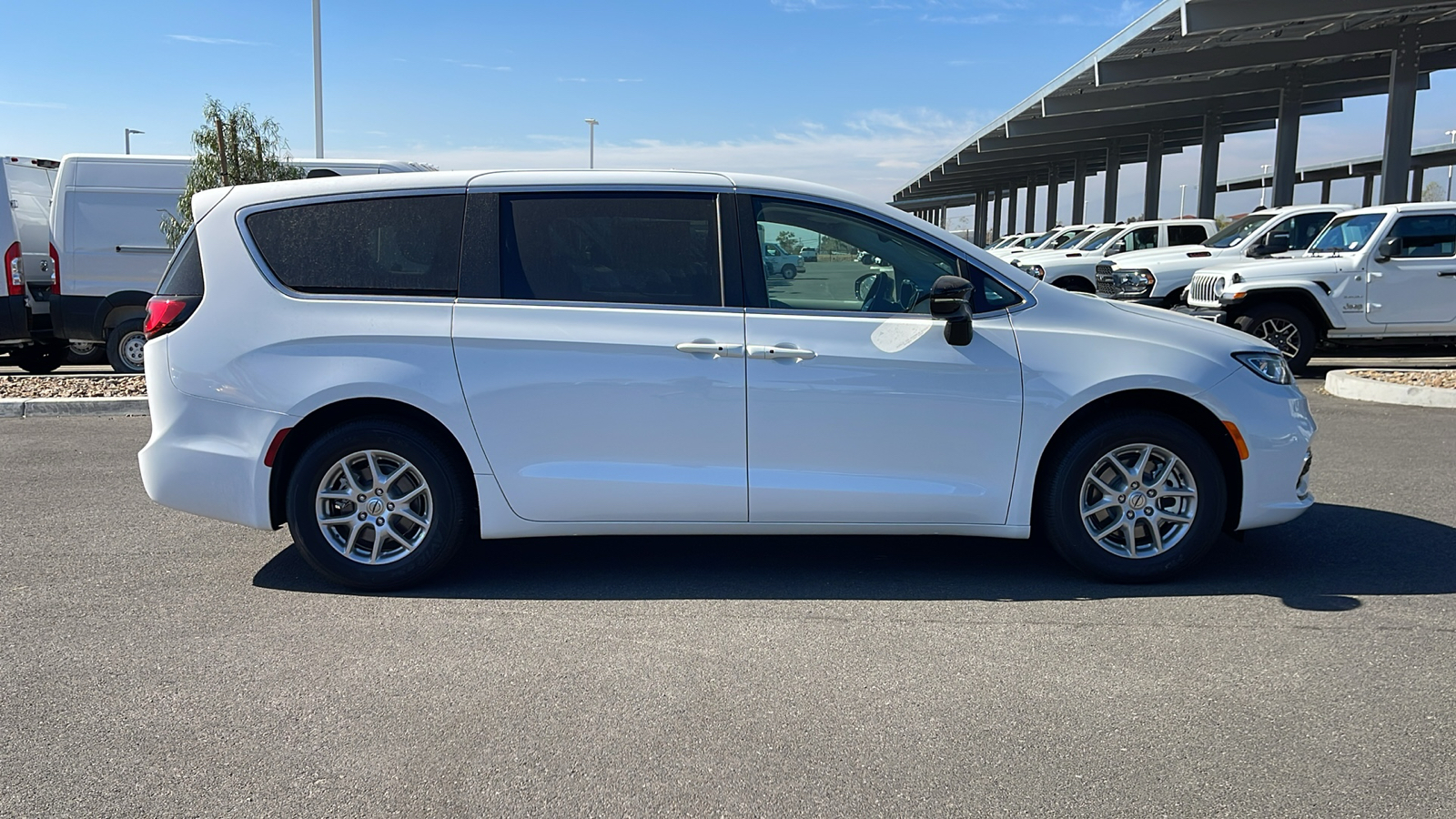 2024 Chrysler Pacifica Touring L 6