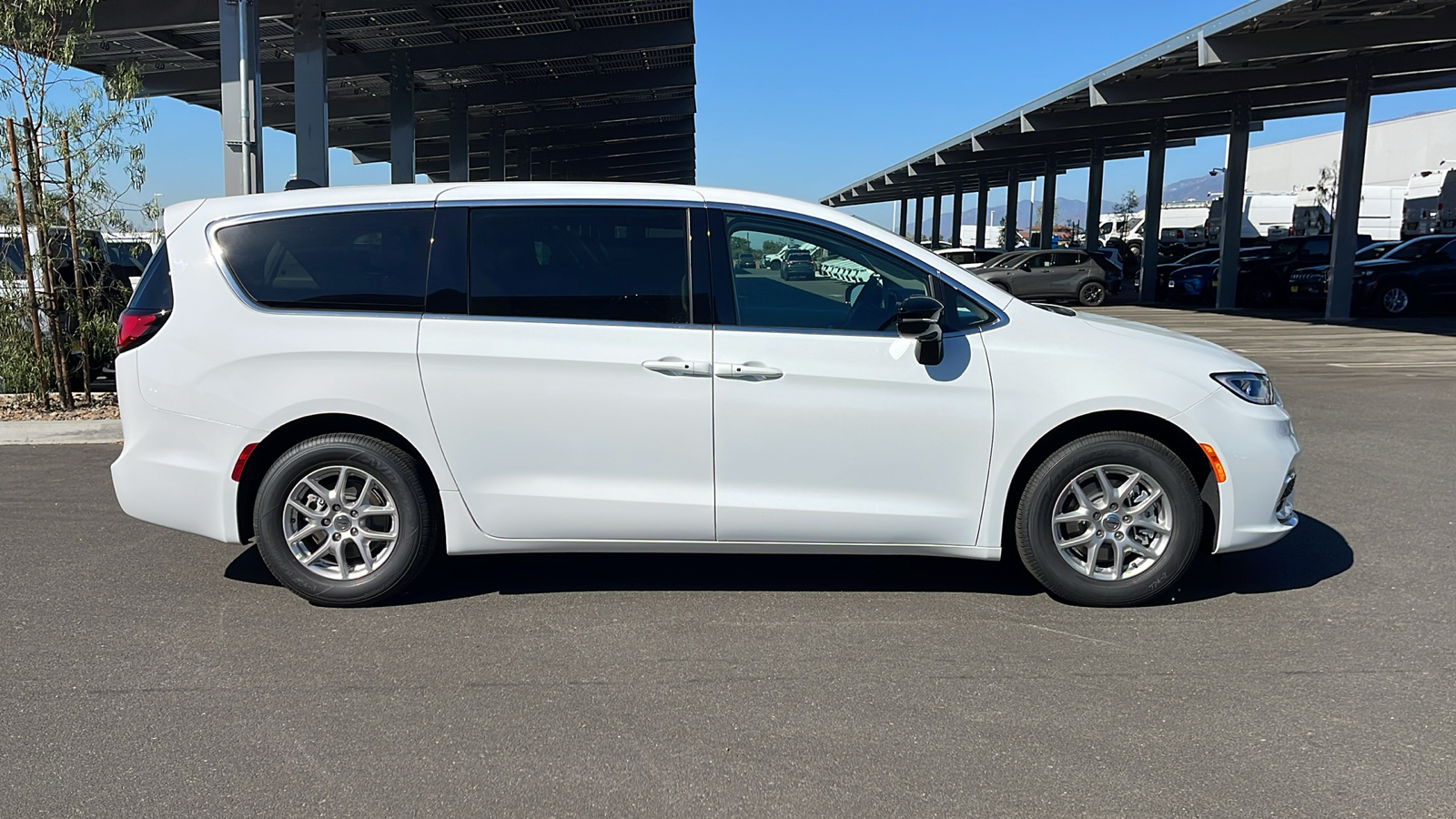 2024 Chrysler Pacifica Touring L 6