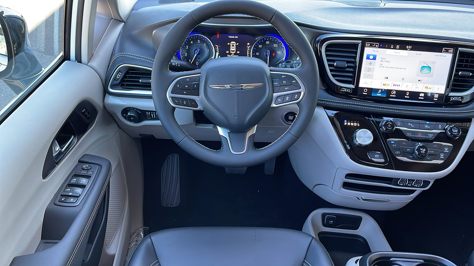 2024 Chrysler Pacifica Touring L 14