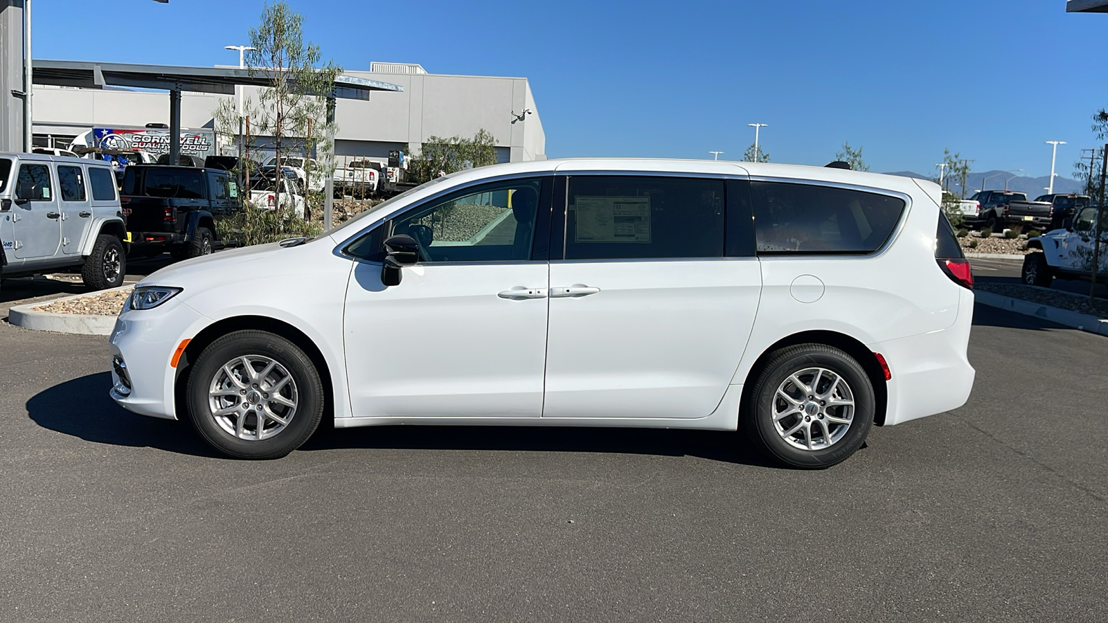 2024 Chrysler Pacifica Touring L 2