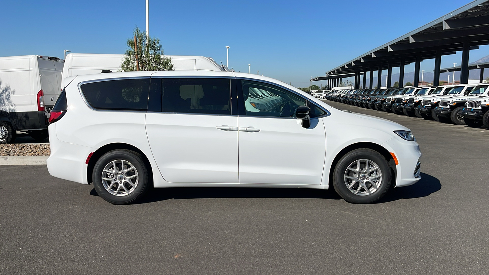 2024 Chrysler Pacifica Touring L 6