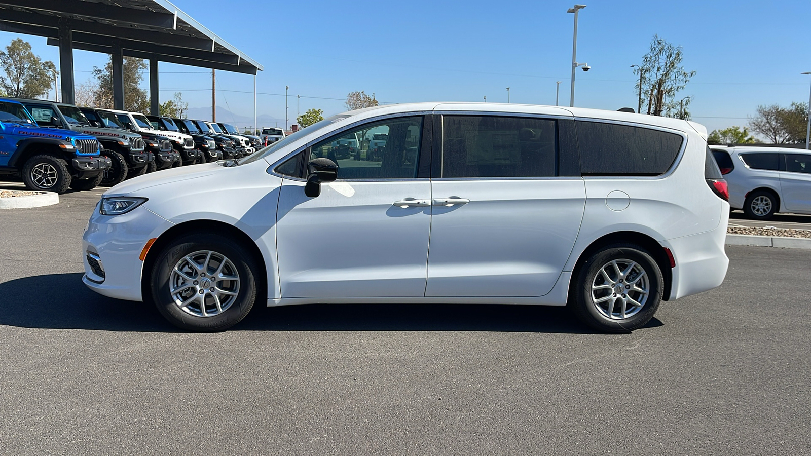 2024 Chrysler Pacifica Touring L 2