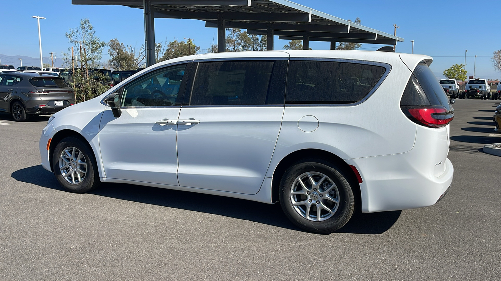 2024 Chrysler Pacifica Touring L 3