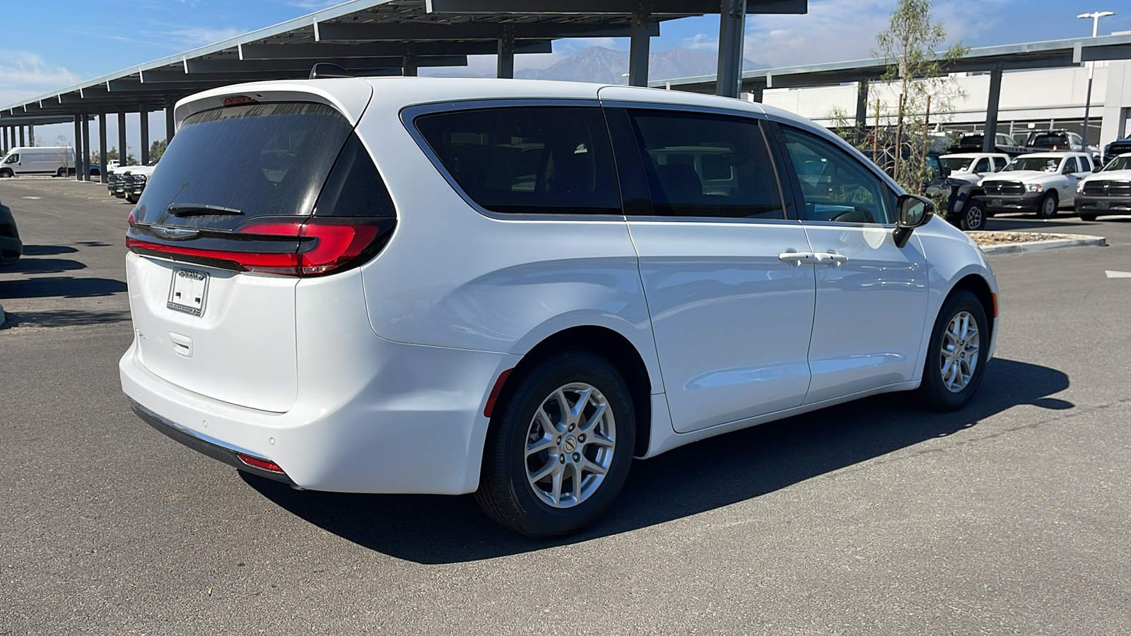 2024 Chrysler Pacifica Touring L 5