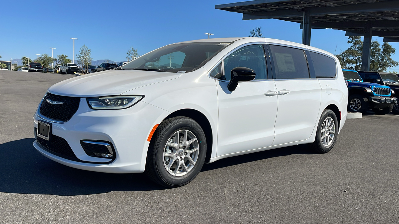 2024 Chrysler Pacifica Touring L 1