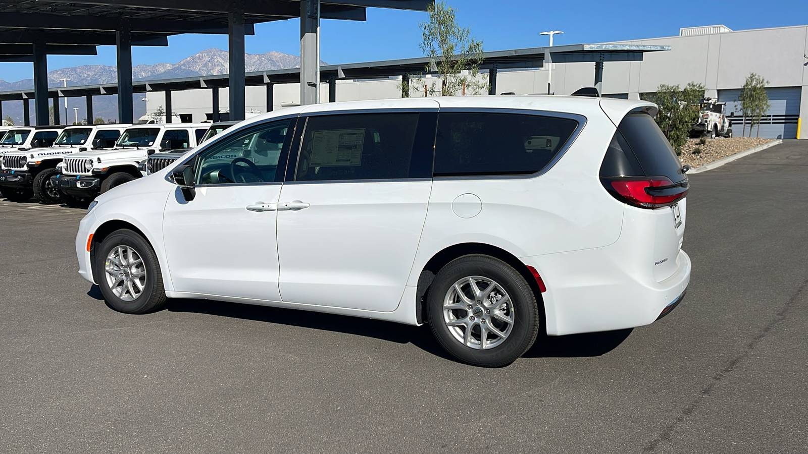 2024 Chrysler Pacifica Touring L 3