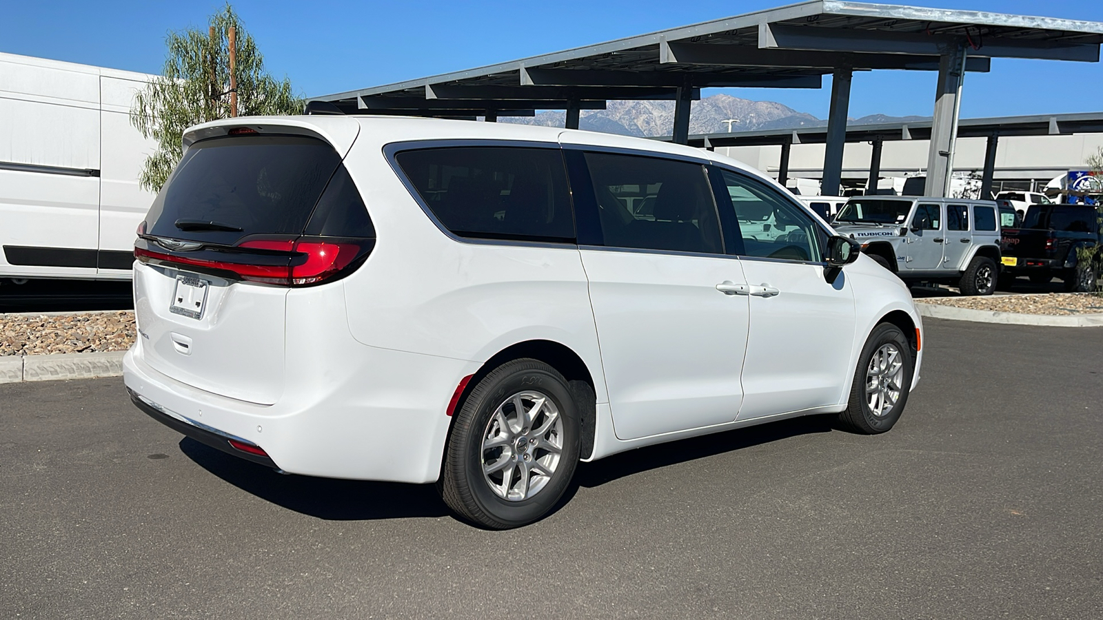 2024 Chrysler Pacifica Touring L 5