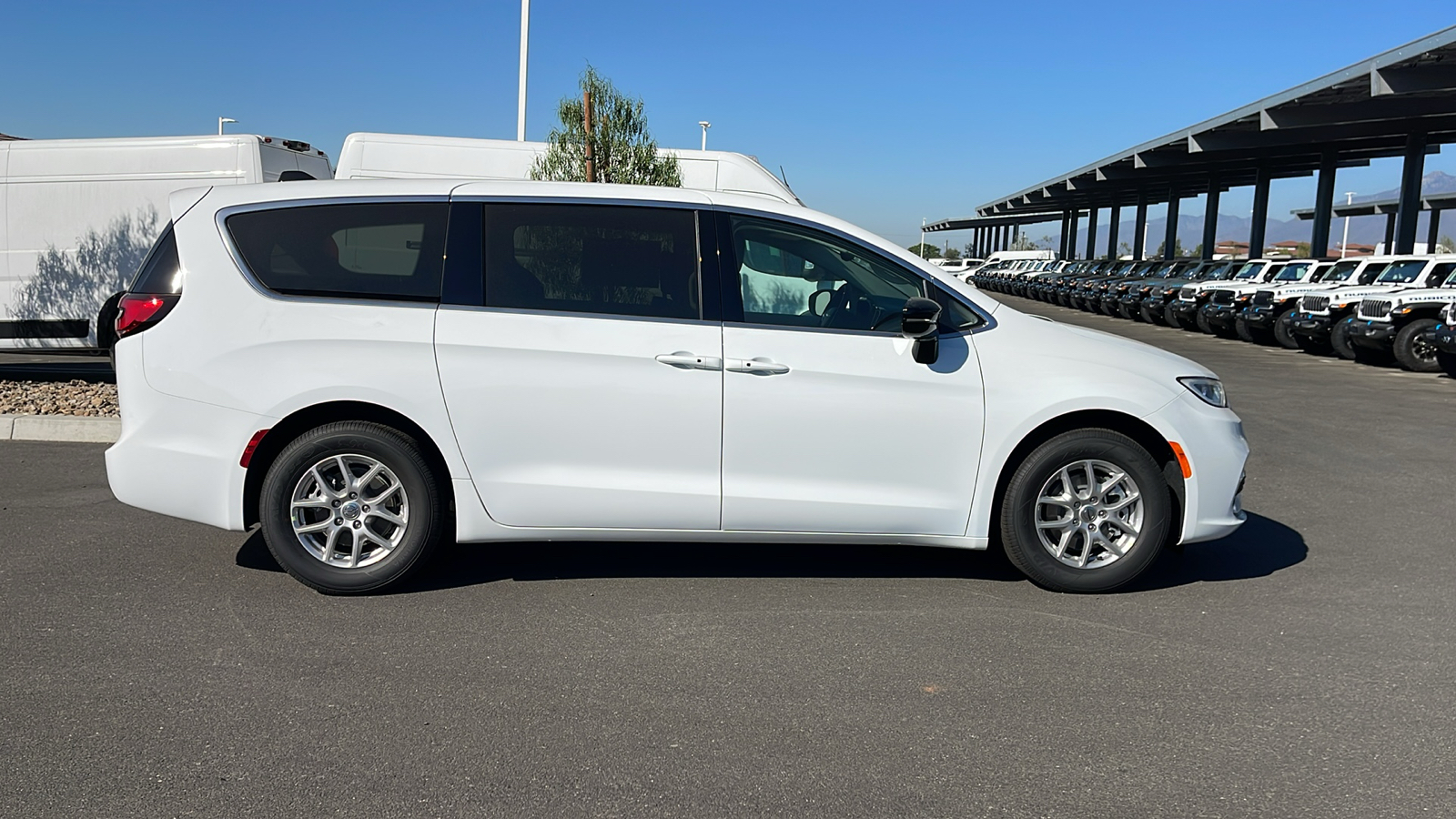 2024 Chrysler Pacifica Touring L 6