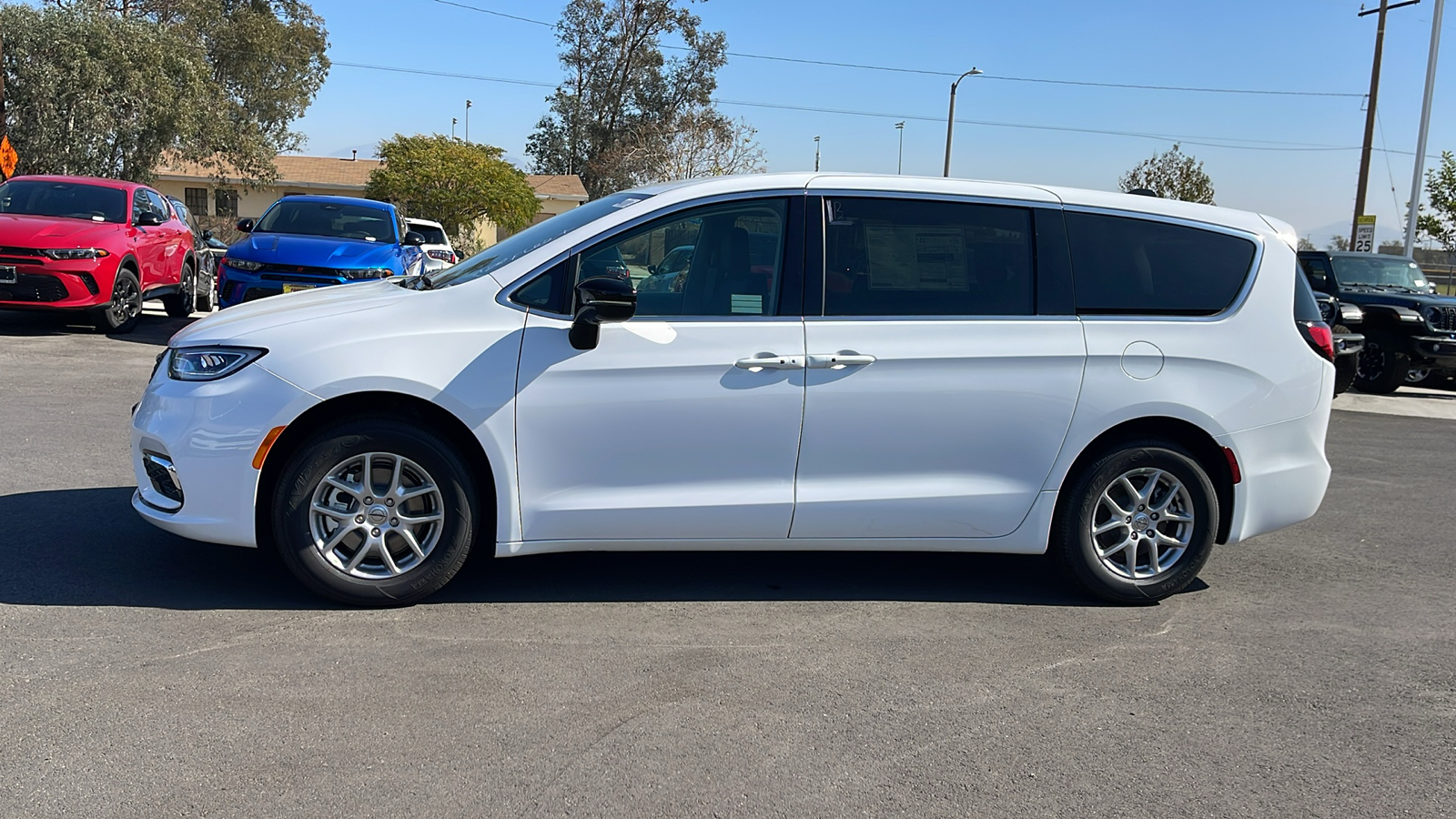 2024 Chrysler Pacifica Touring L 2