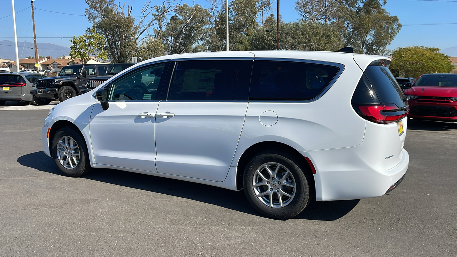 2024 Chrysler Pacifica Touring L 3