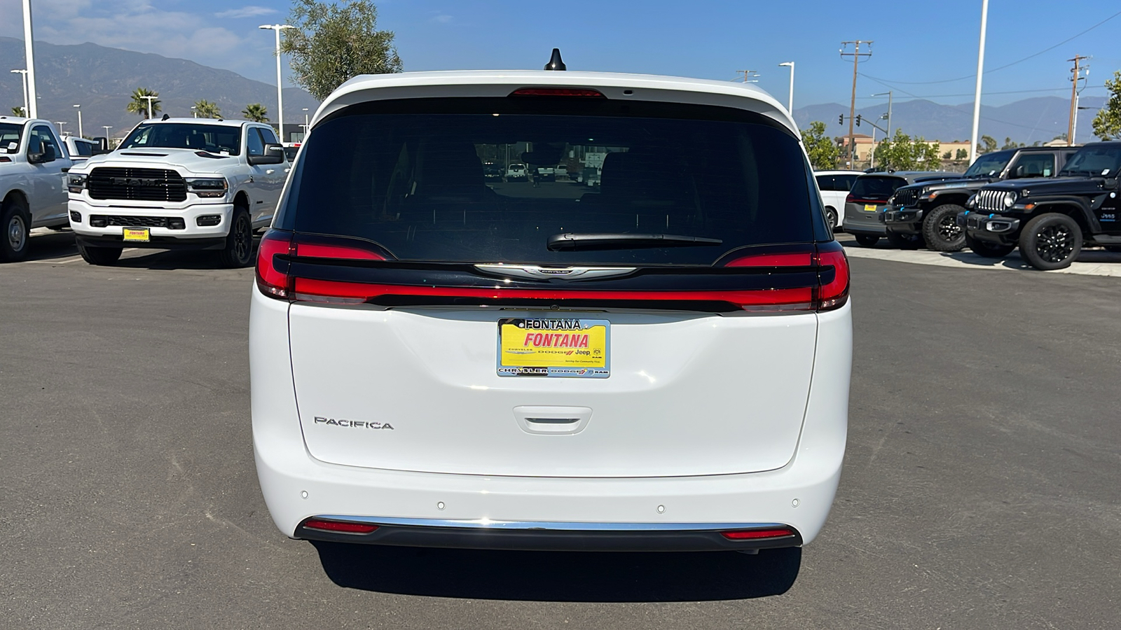 2024 Chrysler Pacifica Touring L 4