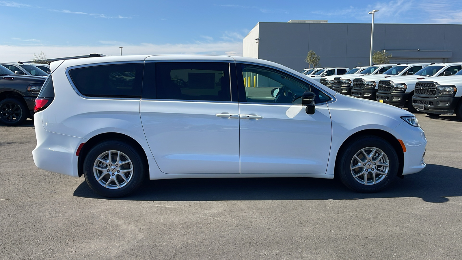 2024 Chrysler Pacifica Touring L 6