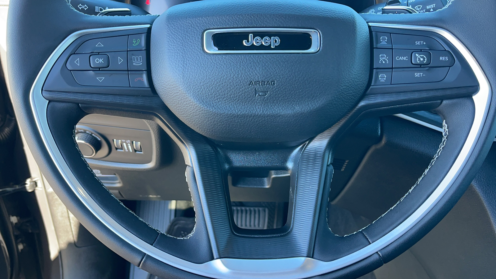 2024 Jeep Grand Cherokee Altitude 20