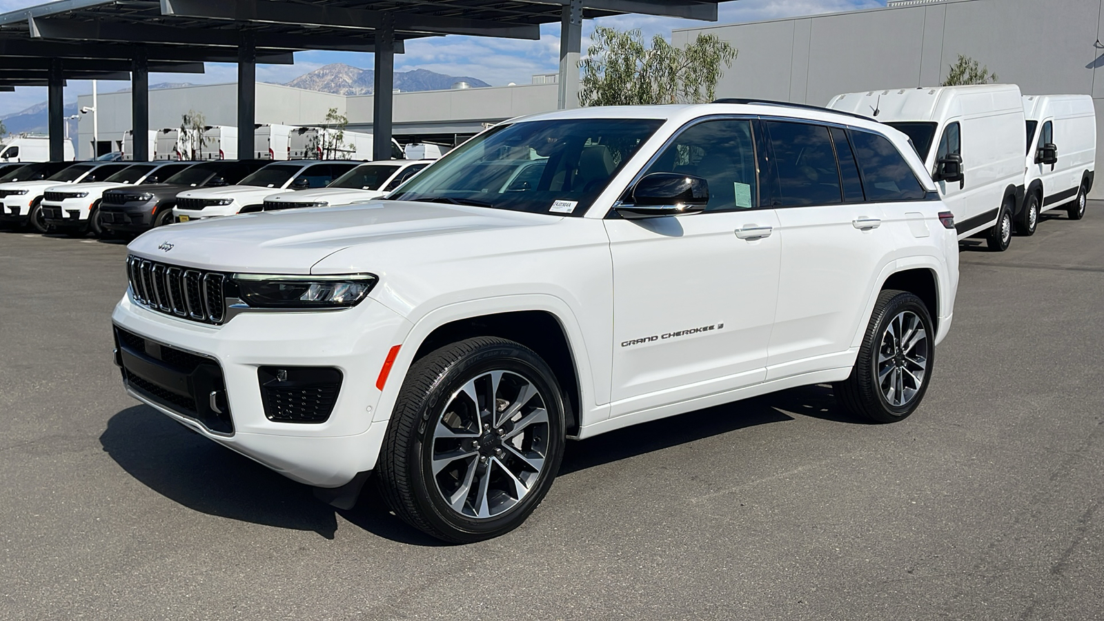 2022 Jeep Grand Cherokee Overland 1