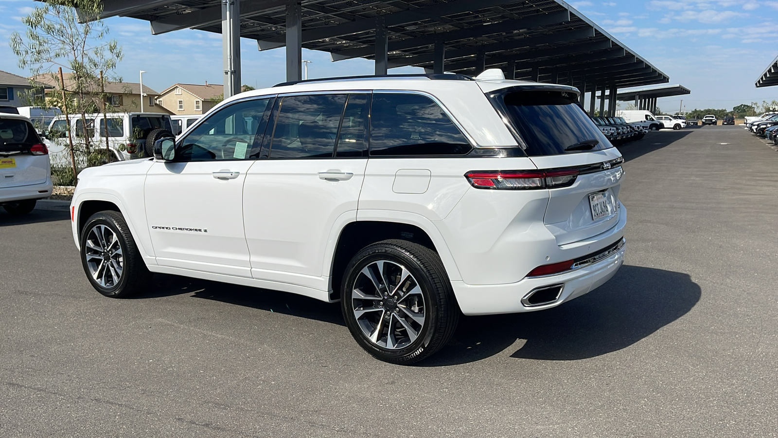 2022 Jeep Grand Cherokee Overland 3