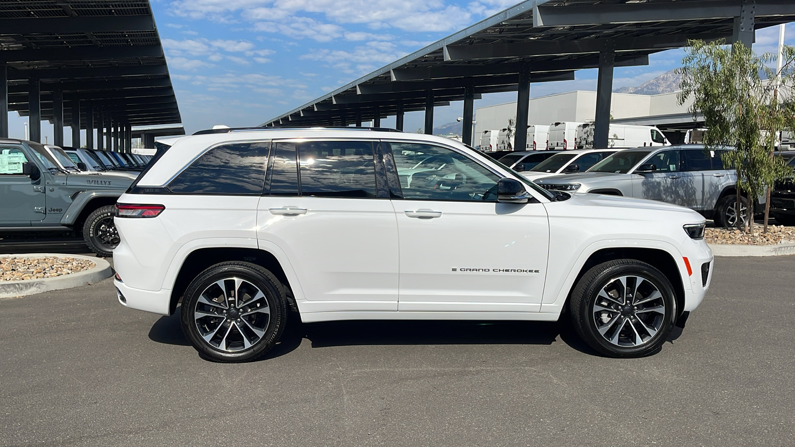 2022 Jeep Grand Cherokee Overland 6