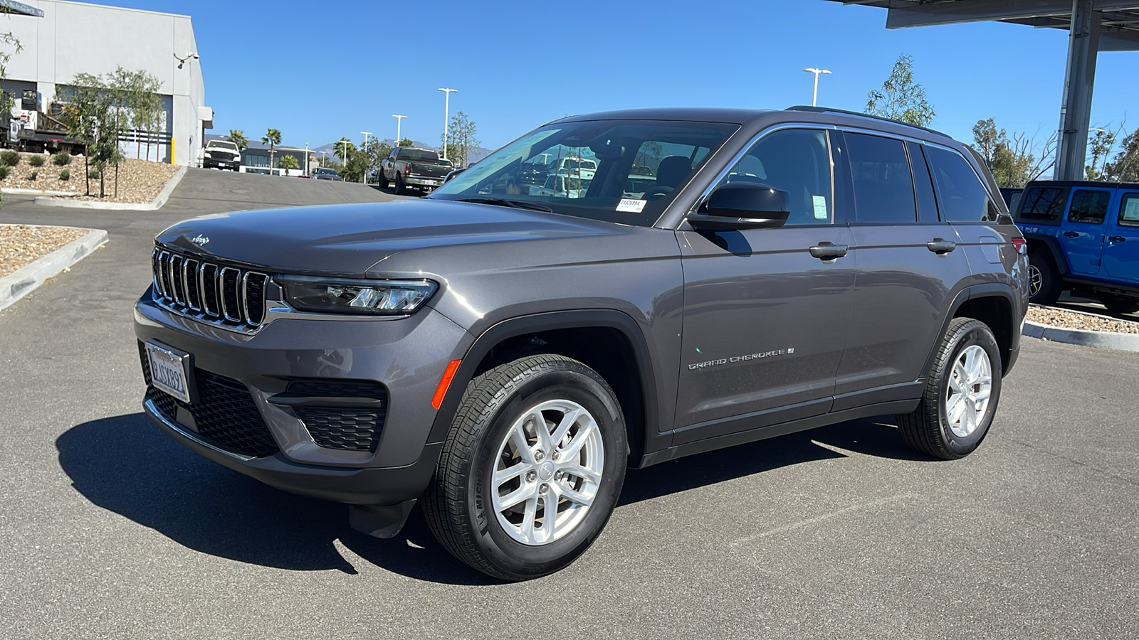 2023 Jeep Grand Cherokee Laredo 1