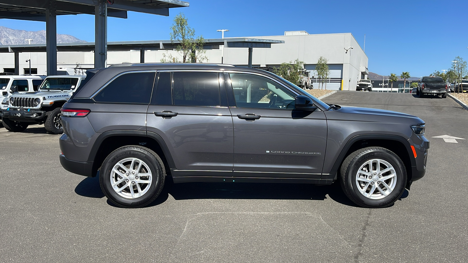 2023 Jeep Grand Cherokee Laredo 6