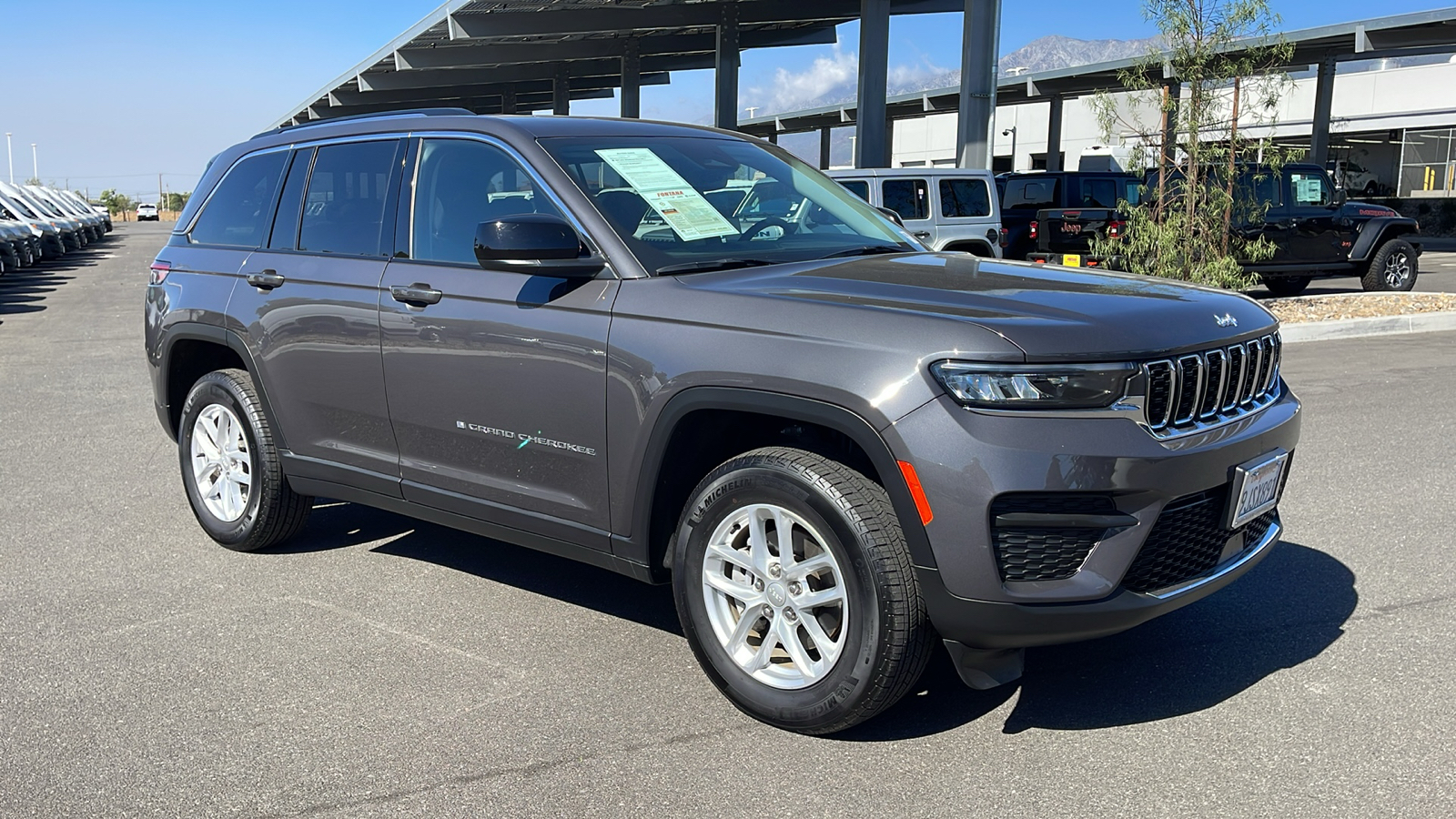 2023 Jeep Grand Cherokee Laredo 7