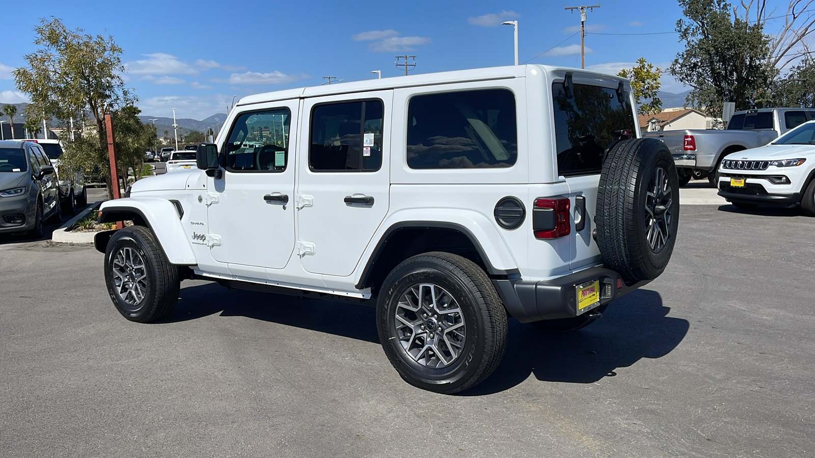 2024 Jeep Wrangler Sahara 3