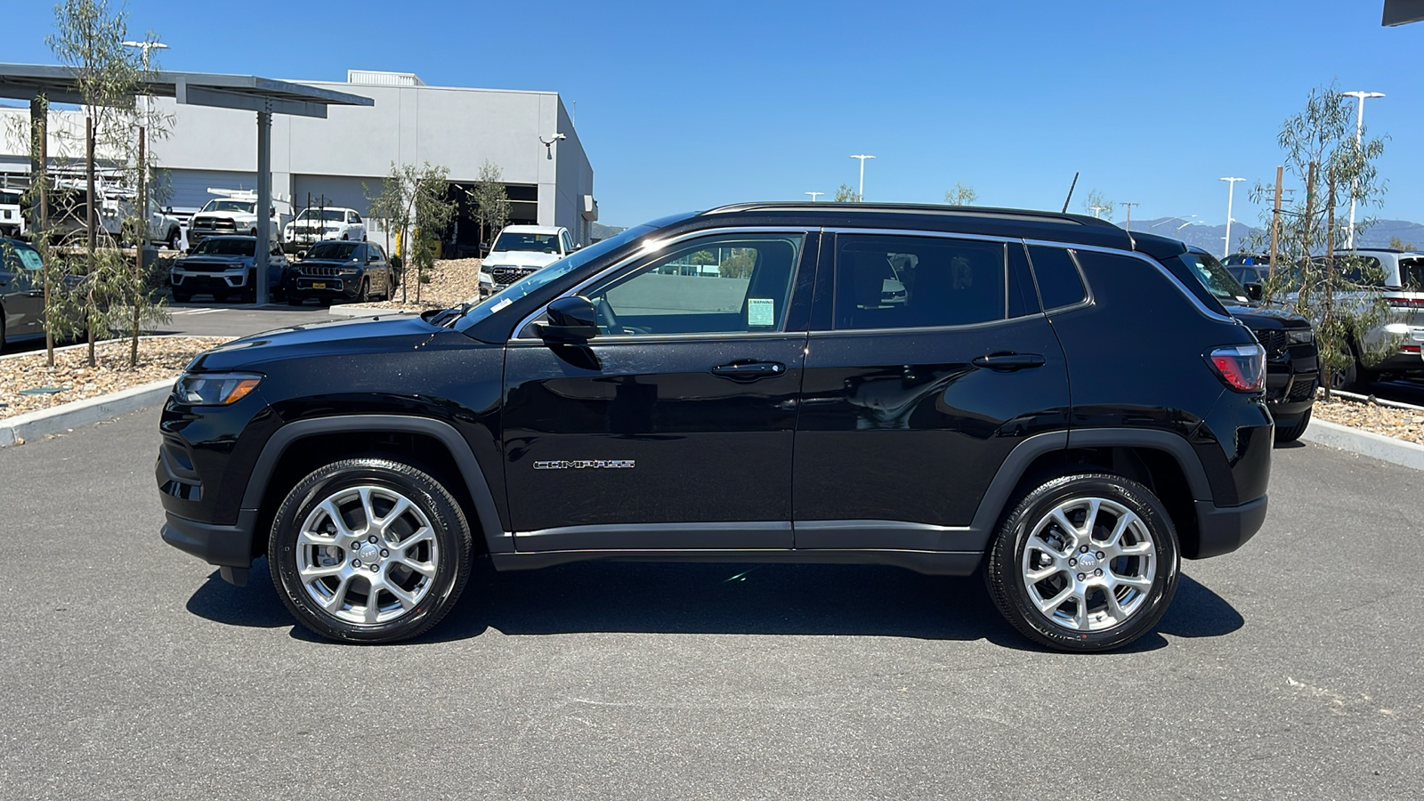 2024 Jeep Compass Latitude Lux 2