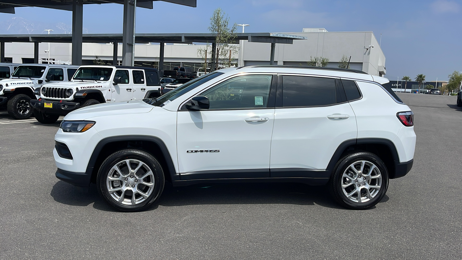 2024 Jeep Compass Latitude Lux 2