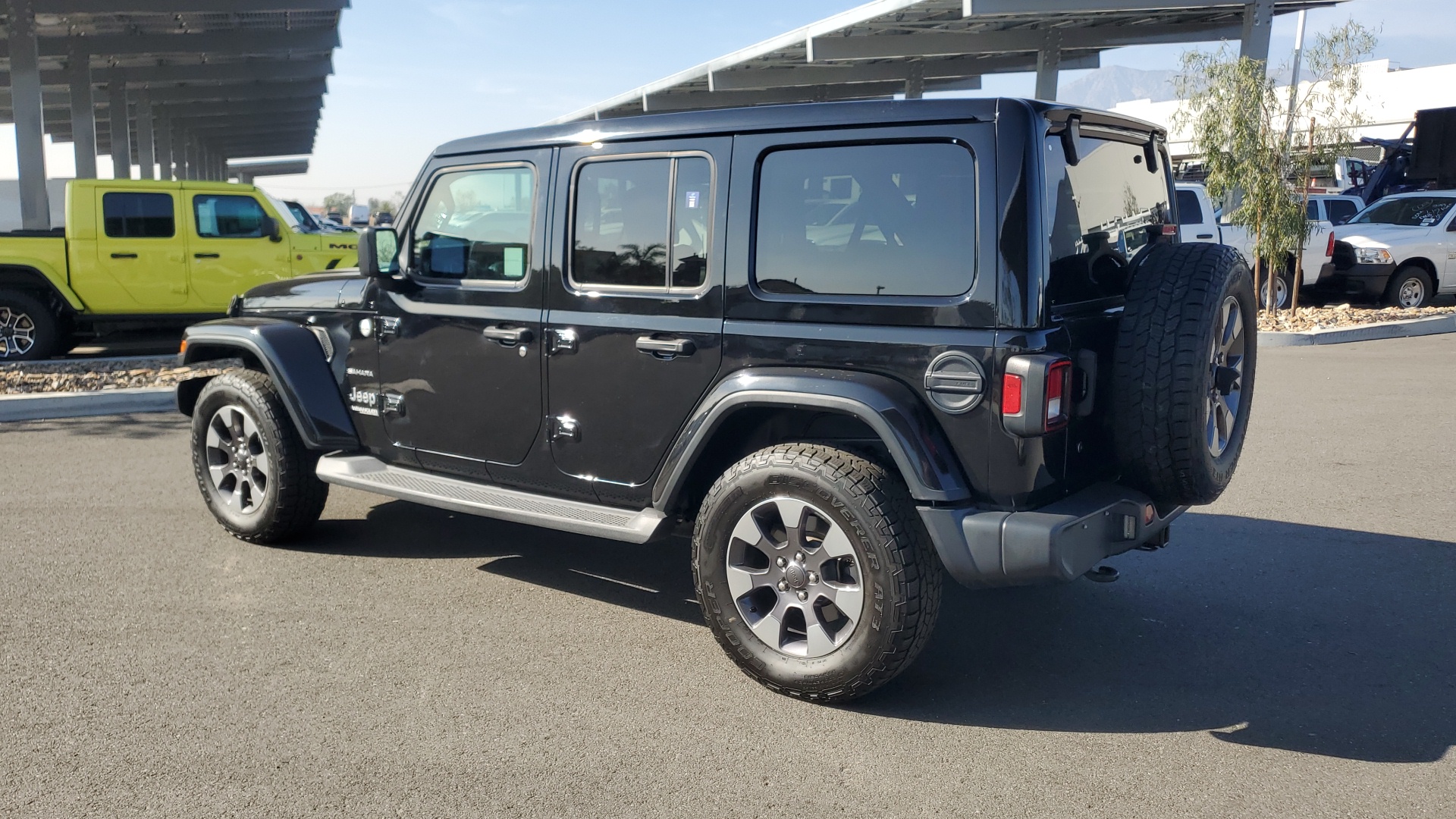 2018 Jeep Wrangler Unlimited Sahara 3