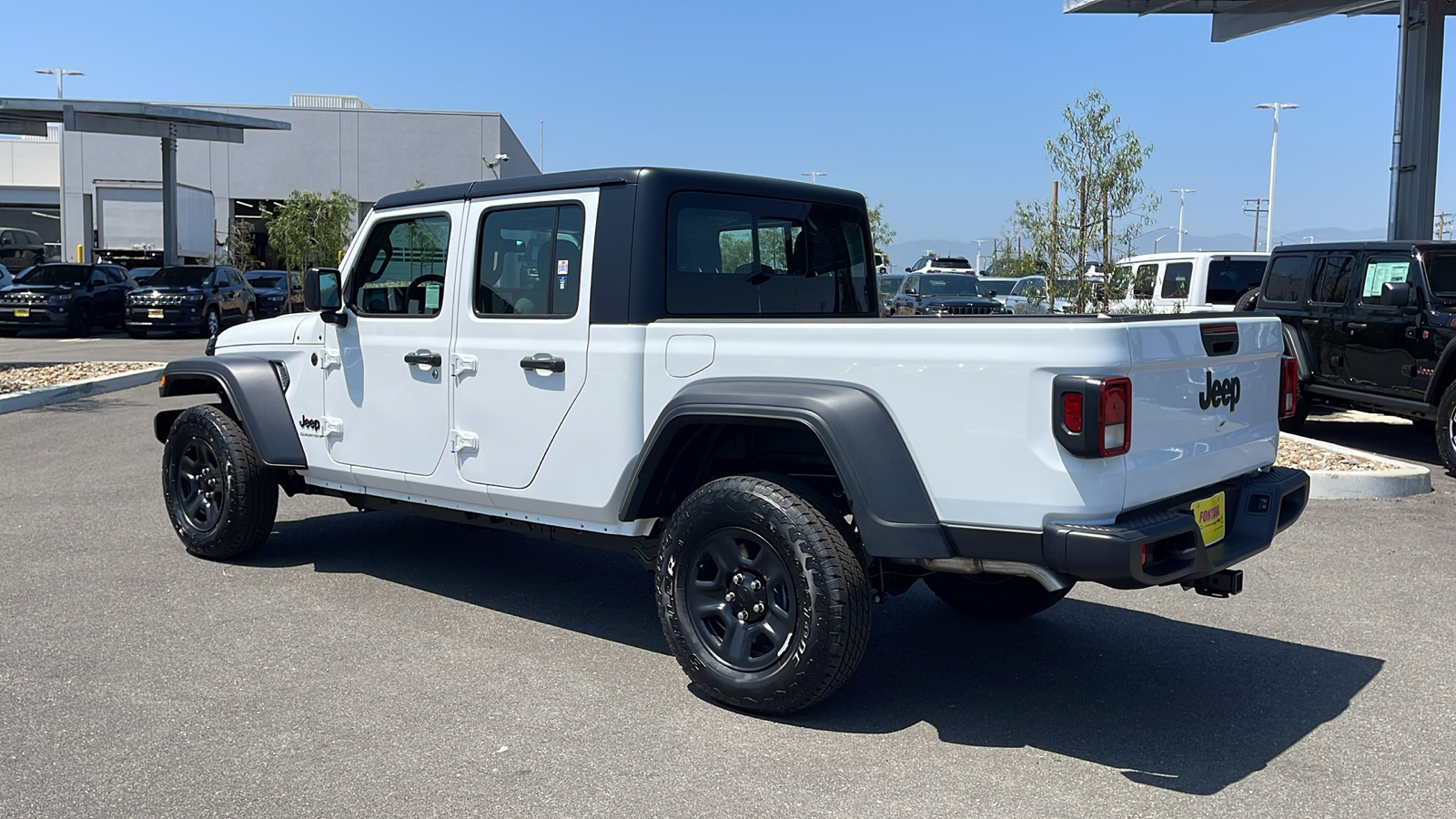 2024 Jeep Gladiator Sport 3