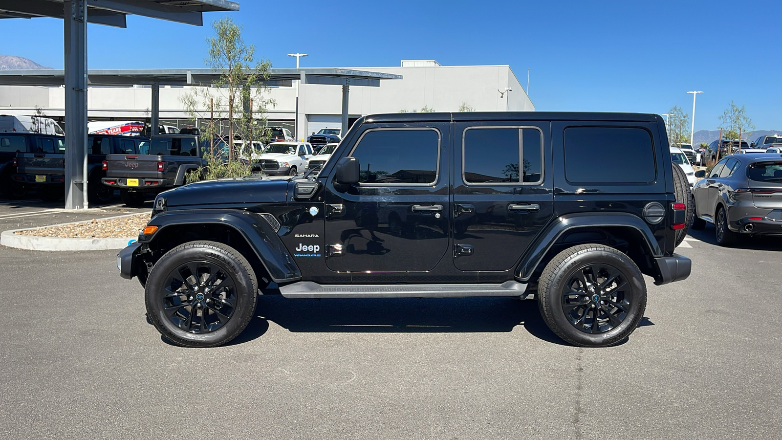 2023 Jeep Wrangler 4xe Sahara 2