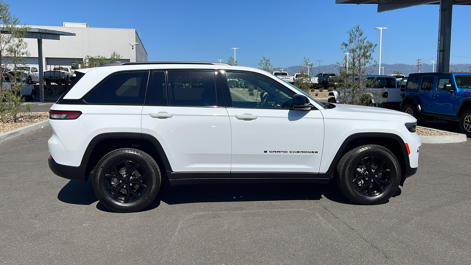 2024 Jeep Grand Cherokee Altitude 6