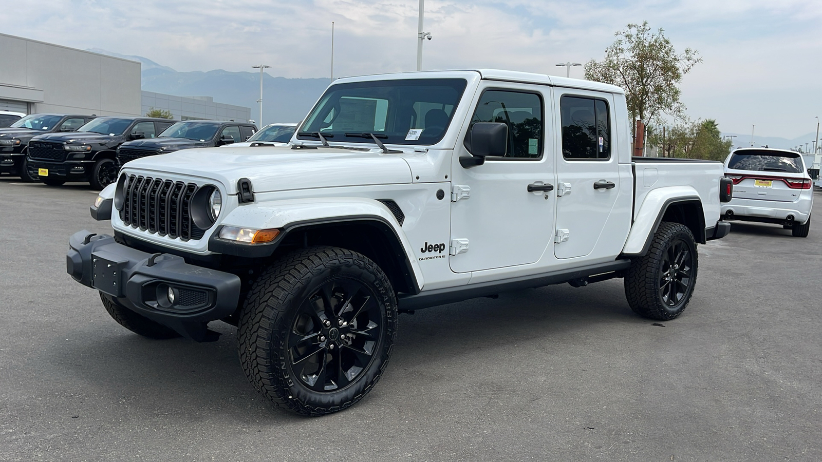 2024 Jeep Gladiator Sport/Sport S/Willys/Jeep Beach/Texas Trail 1