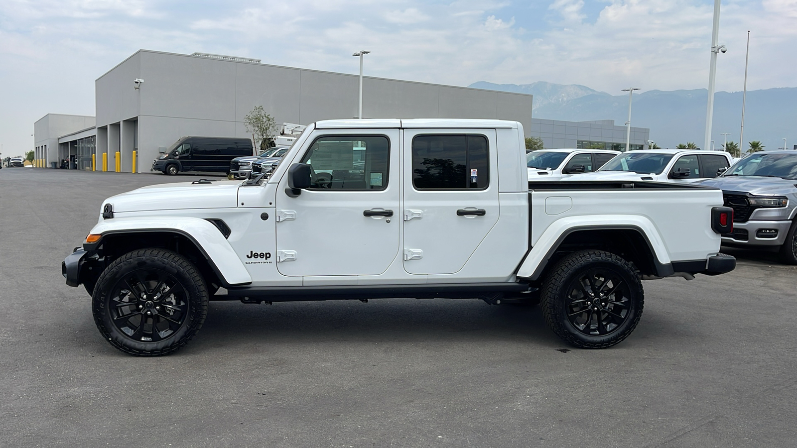 2024 Jeep Gladiator Sport/Sport S/Willys/Jeep Beach/Texas Trail 2